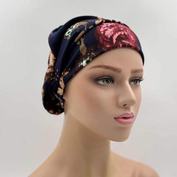 Handgemaakte chemo muts Barbara maat S donker blauw met bloemen