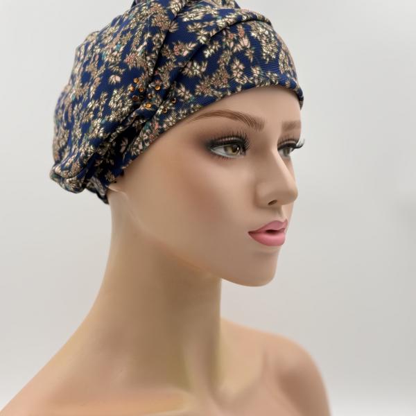 Handgemaakte chemo muts Barbara maat S blauw met kleine bloem