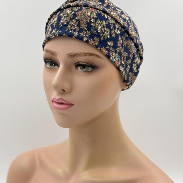 Handgemaakte chemo muts Barbara maat S blauw met kleine bloem