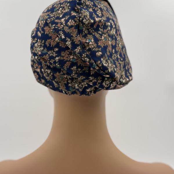 Handgemaakte chemo muts Barbara maat S blauw met kleine bloem