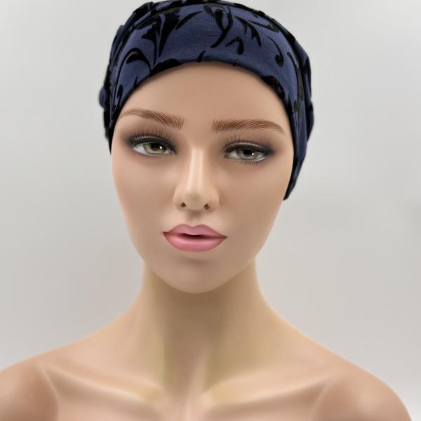 Handgemaakte chemo muts Barbara maat S donker blauw met zwart velours