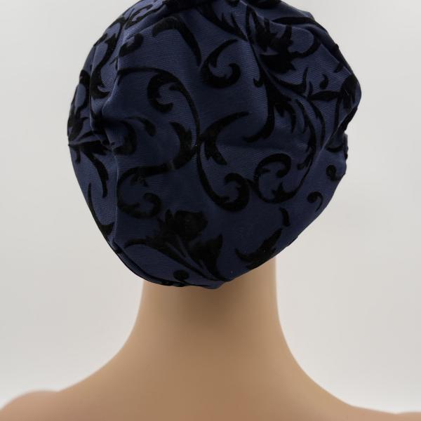 Handgemaakte chemo muts Barbara maat S donker blauw met zwart velours