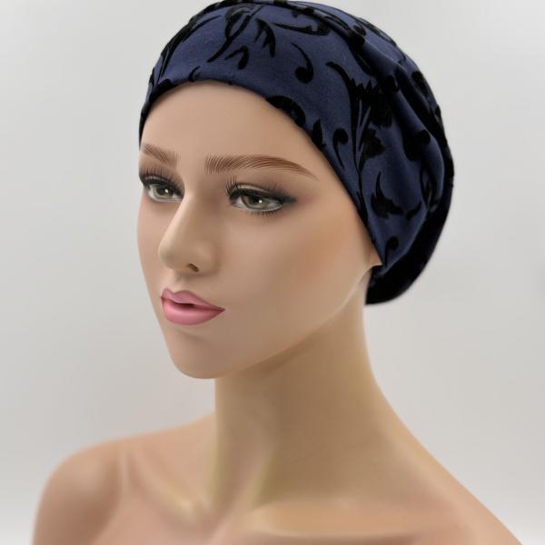 Handgemaakte chemo muts Barbara maat S donker blauw met zwart velours