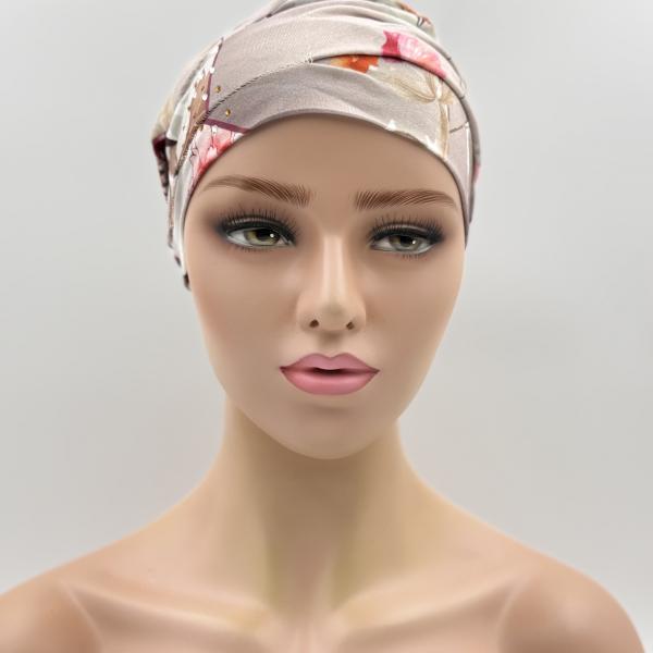 Handgemaakte chemo muts Barbara maat M bruin wit bloemen