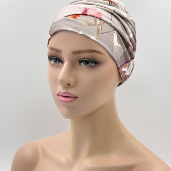 Handgemaakte chemo muts Barbara maat M bruin wit bloemen