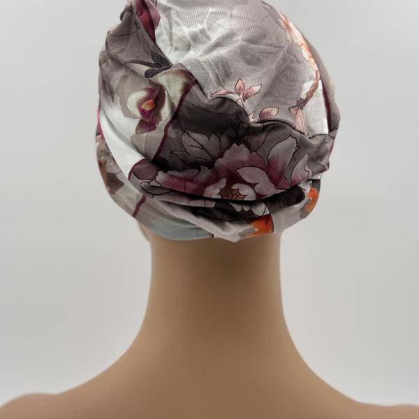 Handgemaakte chemo muts Barbara maat M bruin wit bloemen