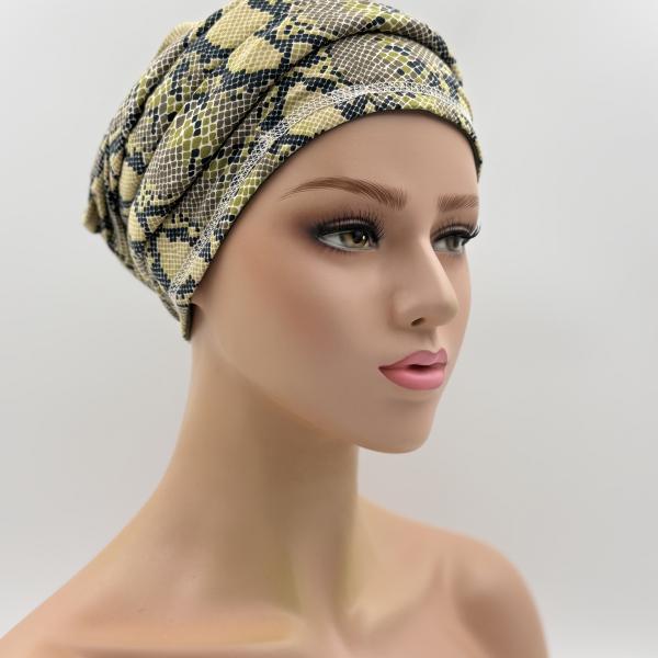 Handgemaakte chemo muts Babet groen slangen print maat M