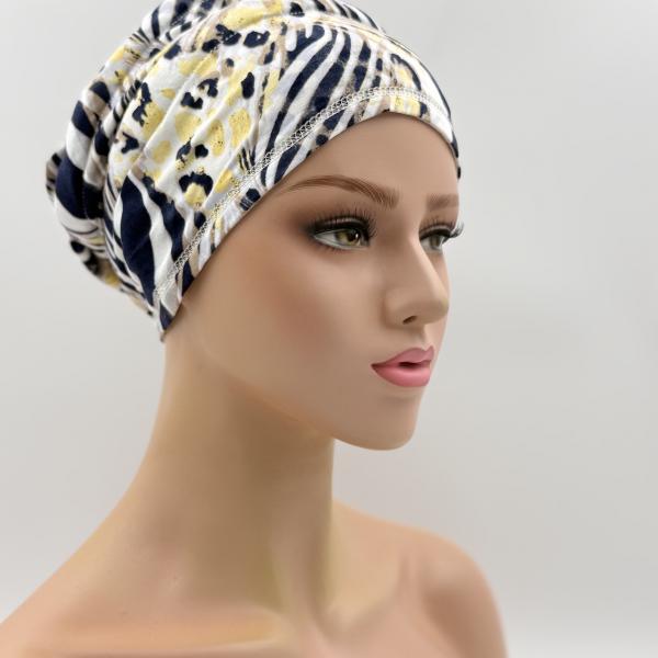 Handgemaakte chemo muts Babet wit met zebra blauw en geel maat S