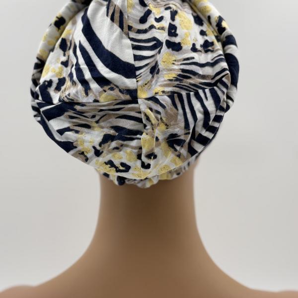 Handgemaakte chemo muts Babet wit met zebra blauw en geel maat S