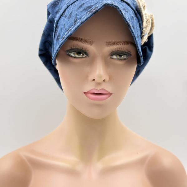 Handgemaakte chemo muts Billy in een jeans look met blad maat S