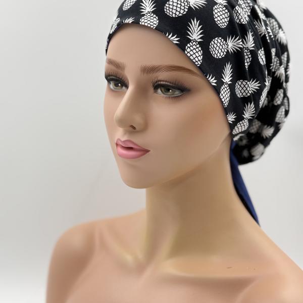 Handgemaakte chemo muts Bobby zwart/blauw maat L
