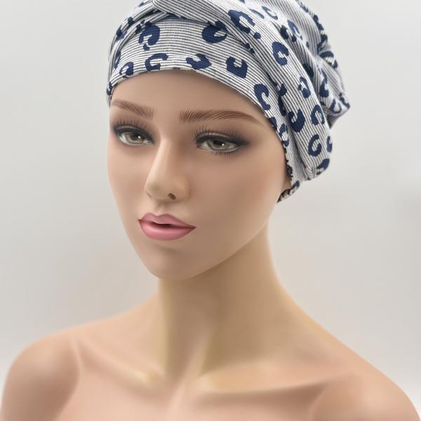 Handgemaakte chemo muts Brina wit blauw/wit zwart maat M