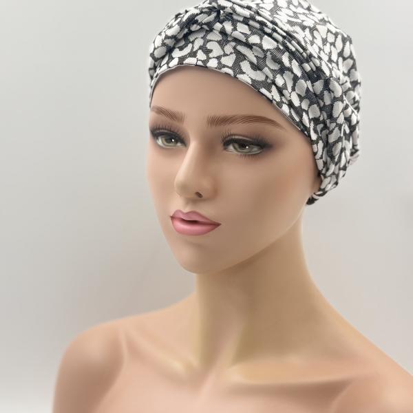 Handgemaakte chemo muts Brina wit blauw/wit zwart maat L