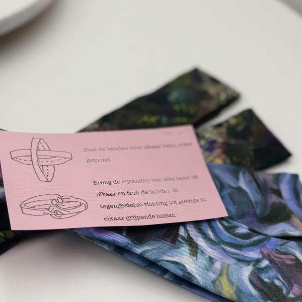 Handgemaakte chemo muts Brina groen / blauwe bloemen maat S