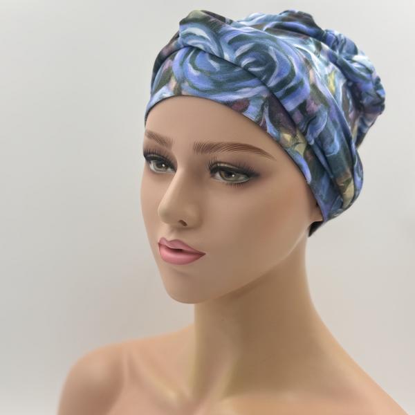 Handgemaakte chemo muts Brina groen / blauwe bloemen maat S