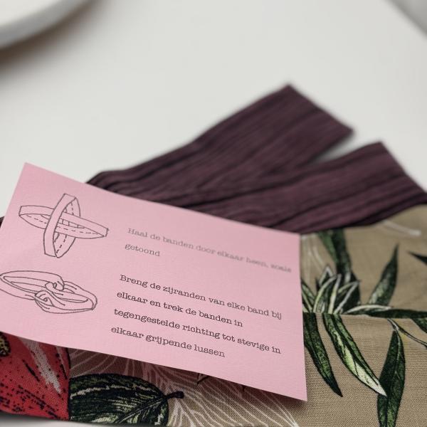 Handgemaakte chemo muts Brina aubergine en camel maat M