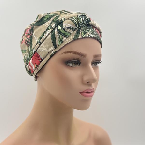 Handgemaakte chemo muts Brina aubergine en camel maat M
