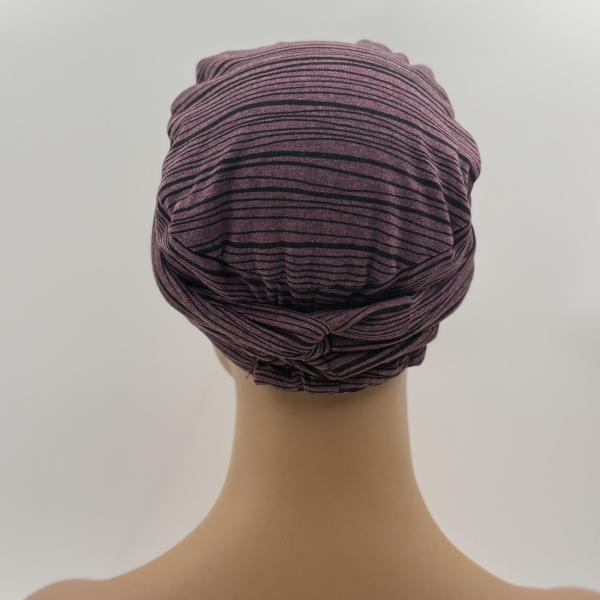Handgemaakte chemo muts Brina aubergine en camel maat M