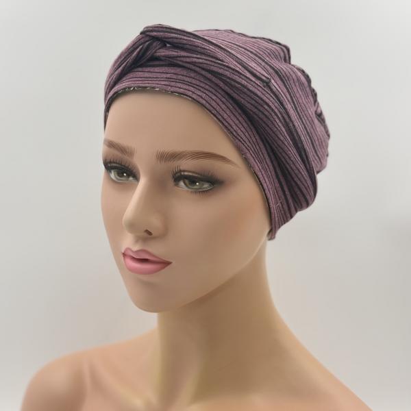 Handgemaakte chemo muts Brina aubergine en camel maat M