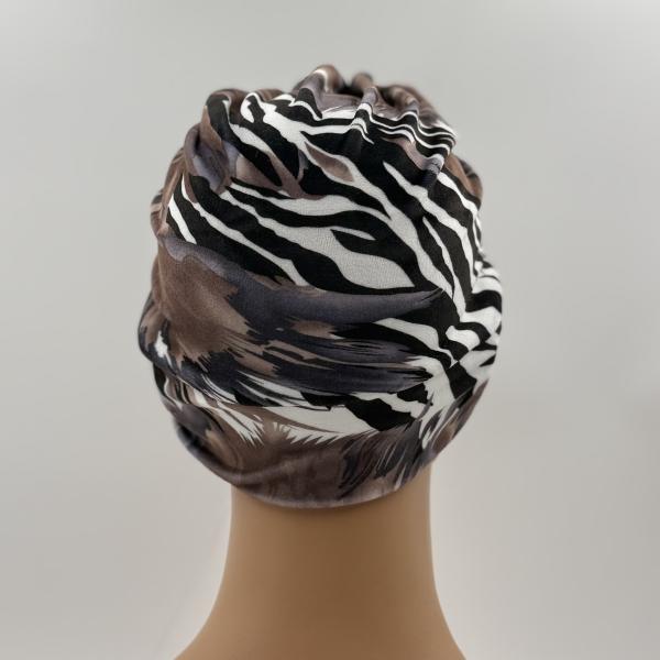 Handgemaakte chemo muts Brooklyn in velours dieren print maat S