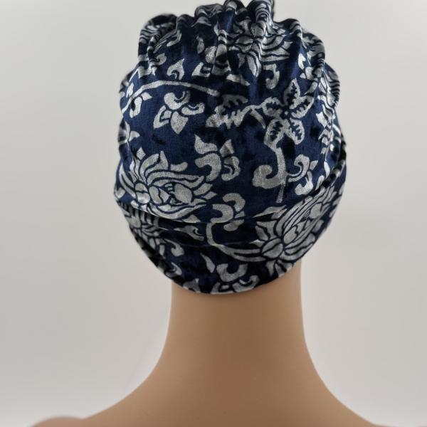 Handgemaakte chemo muts Brooklyn in velours blauw zilver maat S