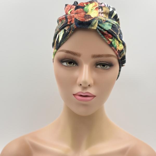 Handgemaakte chemo muts Brooklyn in velours zwart met bloemen maat S