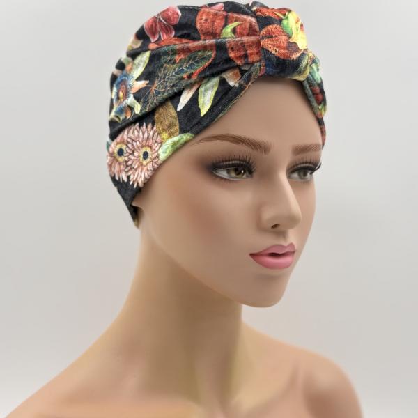 Handgemaakte chemo muts Brooklyn in velours zwart met bloemen maat S