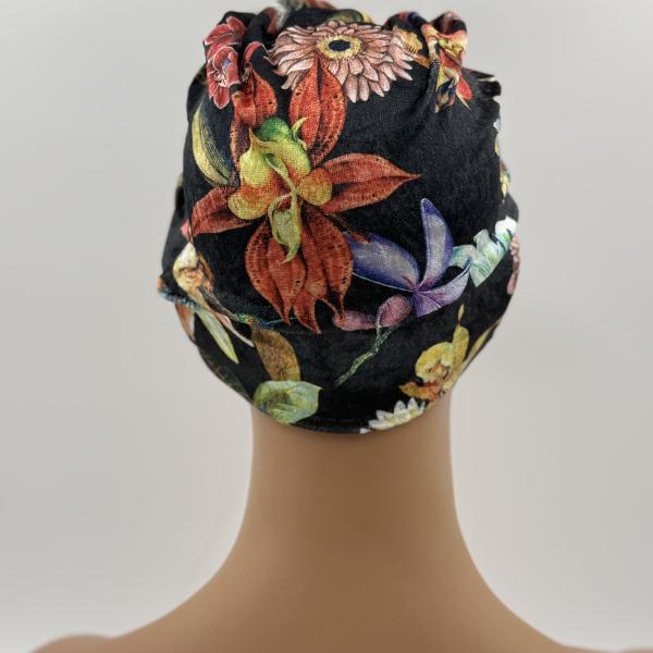 Handgemaakte chemo muts Brooklyn in velours zwart met bloemen maat S