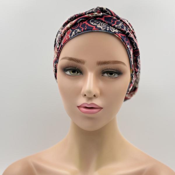 Handgemaakte chemo muts Buffy rood blauw en licht blauw gebloemd maat M