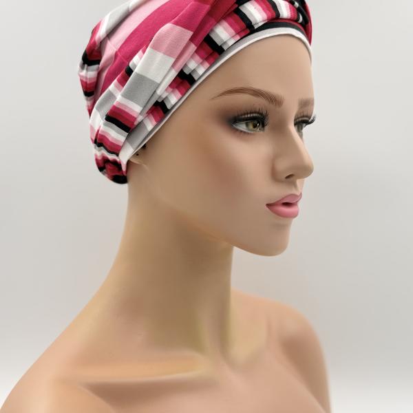 Handgemaakte chemo muts Betty roze wit zwart maat M