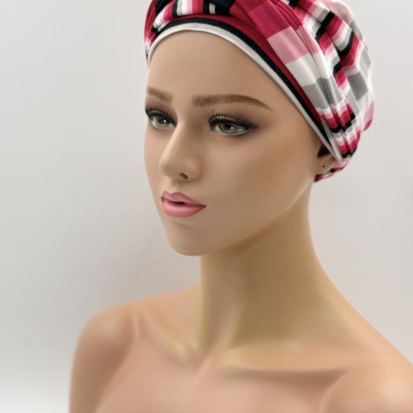 Handgemaakte chemo muts Betty roze wit zwart maat M