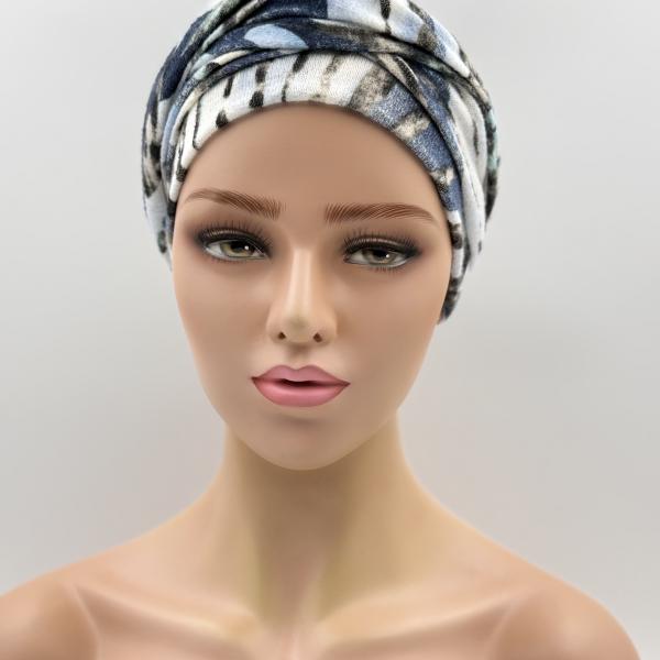 Handgemaakte chemo muts Betty winterwit licht blauw maat L