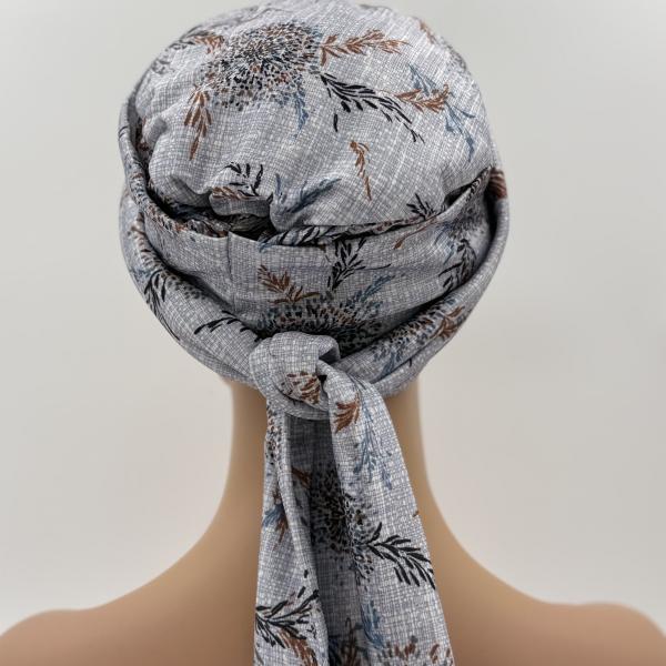 Handgemaakte chemo muts Bahar blauw grijze met takjes maat L