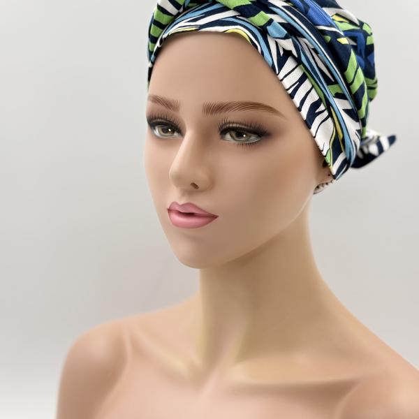 Handgemaakte chemo muts Bahar blauw, groen tinten, maat L