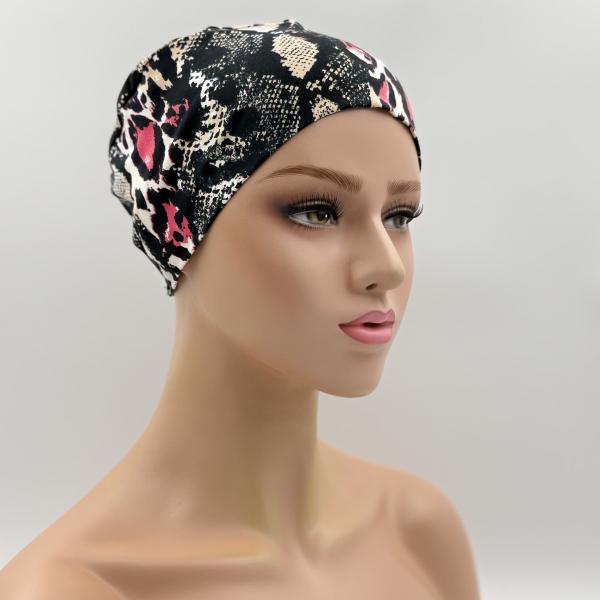 Handgemaakte chemo muts Beyonce in een zwart en roze dierlijke print maat S