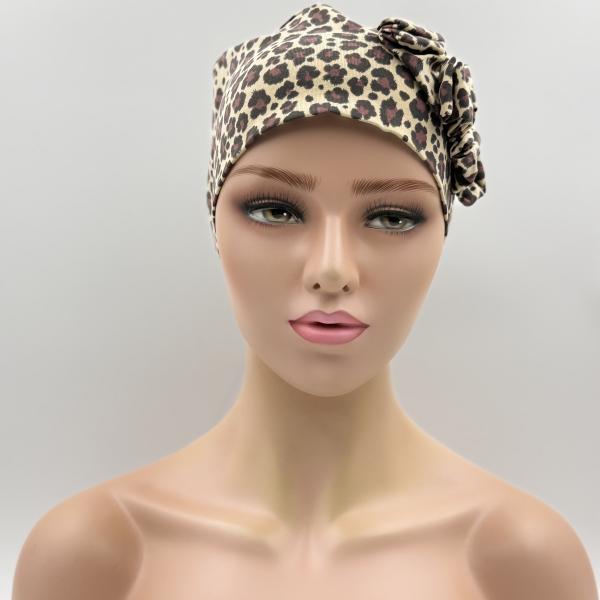 Handgemaakte chemo muts Beyonce in een bruine panter print maat M