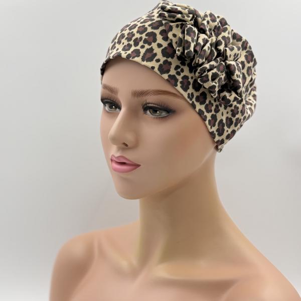 Handgemaakte chemo muts Beyonce in een bruine panter print maat M
