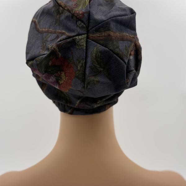 Handgemaakte chemo muts Bente grijs met bloemen maat S