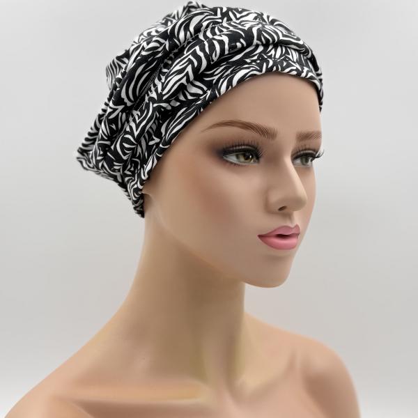 Handgemaakte chemo muts Bente zwart wit maat S