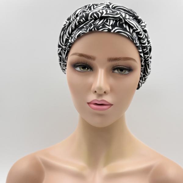 Handgemaakte chemo muts Bente zwart wit maat M