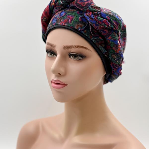 Handgemaakte chemo muts met sjaal Bella zwart en rood tinten maat S.