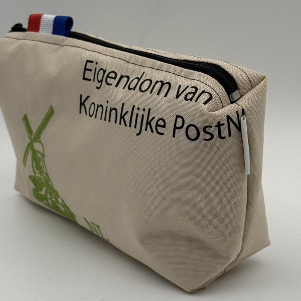 Toilettas van ptt postzak postzegel palmboom