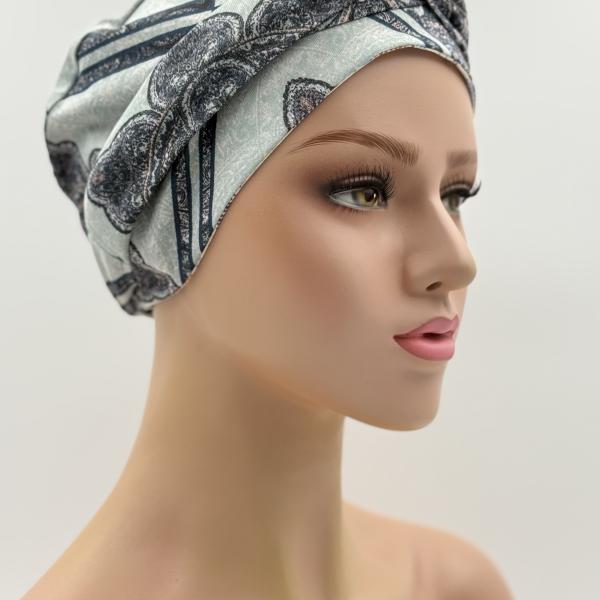 Handgemaakte chemo muts Brina blauw wit maat L