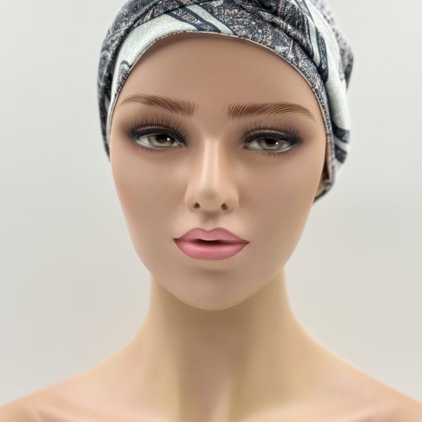 Handgemaakte chemo muts Brina blauw wit maat L