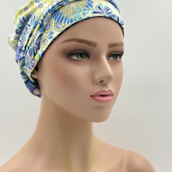 Handgemaakte chemo muts Brina kobalt wit/groen maat L