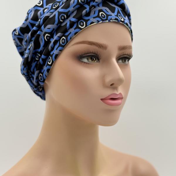 Handgemaakte chemo muts Brina kobalt wit/groen maat L