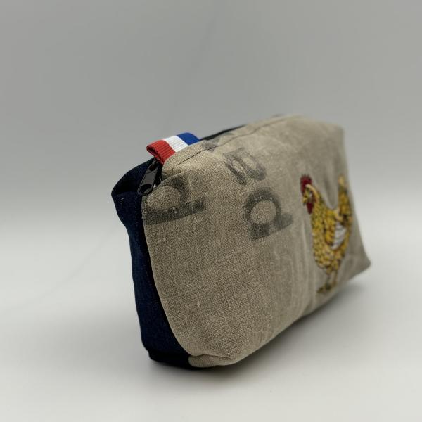 Toilettas van ptt postzak kip