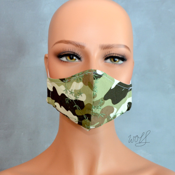 Mondkapje of gezichtsmasker camouflage groen met fijn borduursel