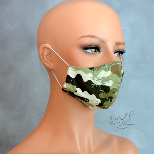 Mondkapje of gezichtsmasker camouflage groen met fijn borduursel